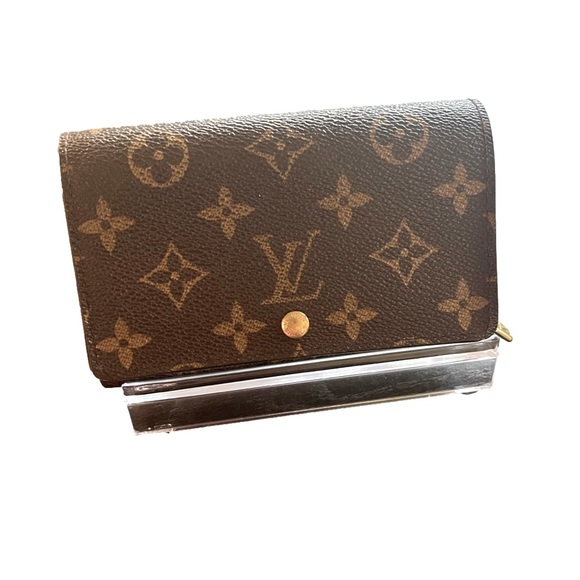Louis Vuitton Handbags - LV monogram wallet.